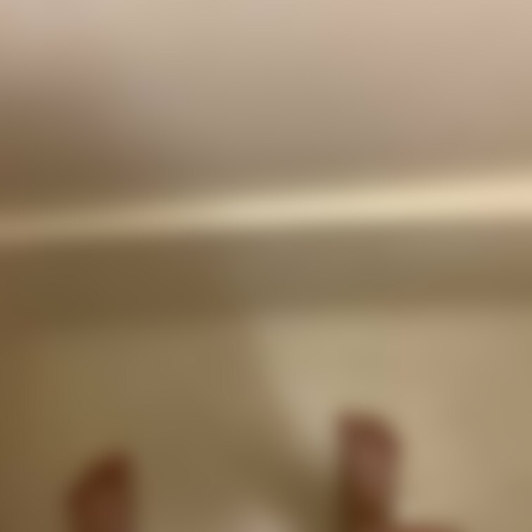 壁にかけようとしたけど届かなかった😳