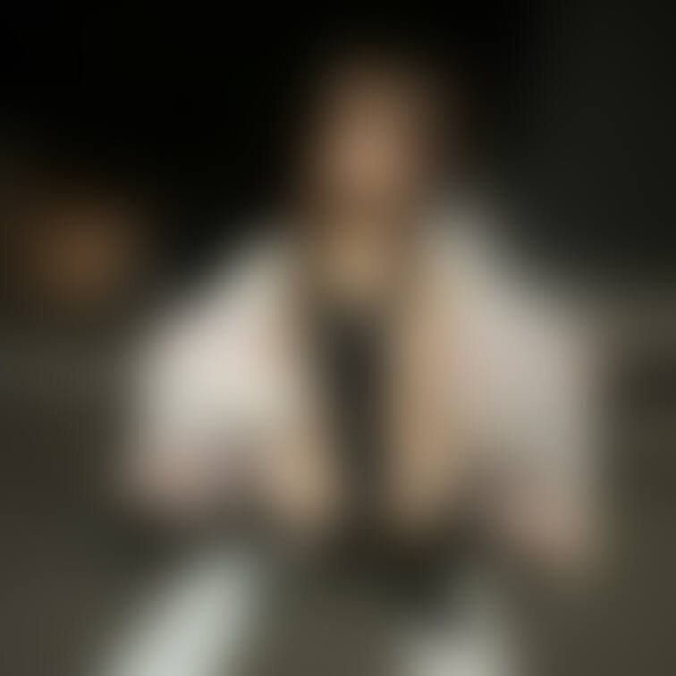 お義○○○さんに指示され公園でバイブ突っ込まれたまま露出お散歩😖❤️お義○○○さんが用意したおじさん達に見られながら歩き