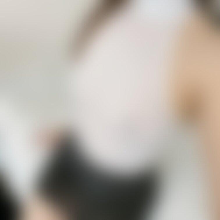 今日はこんなコスプレ？着てみました🐶

スッケスケでちょーミニでピッタピタでーす👀👀

このトップスはボディスー