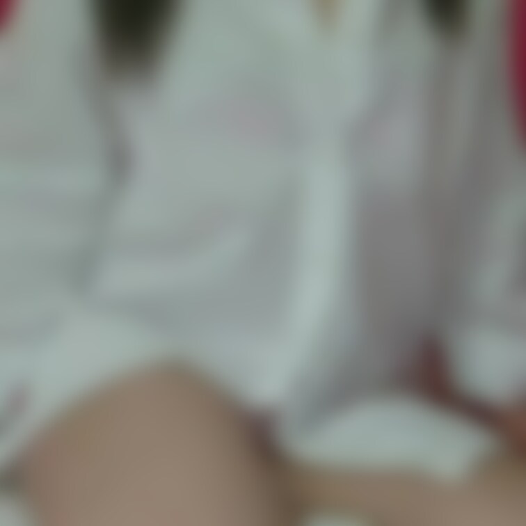 2回に分けて撮影したのでパンツ脱いでオナニーしてる動画がどこかに消えてしまって今回は珍しくパンツ履いたままhimeがオナ