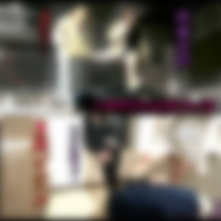 ドSるか様とドSな友人様による真夜中のM男いじめ。
ヒールブーツでボコボコにされたM男の身体はアザだらけ。