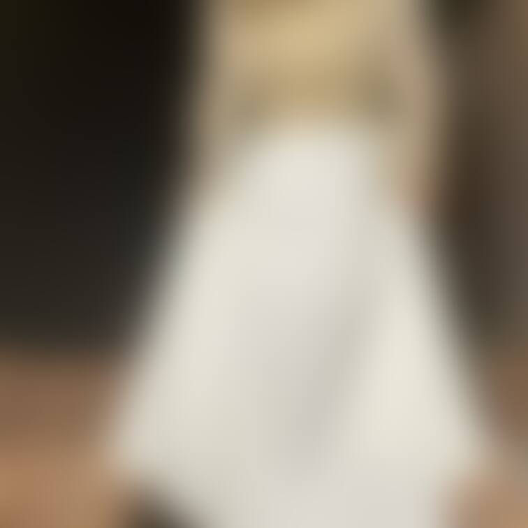 あれ？見えてる？ひもパンな隣の奥さん