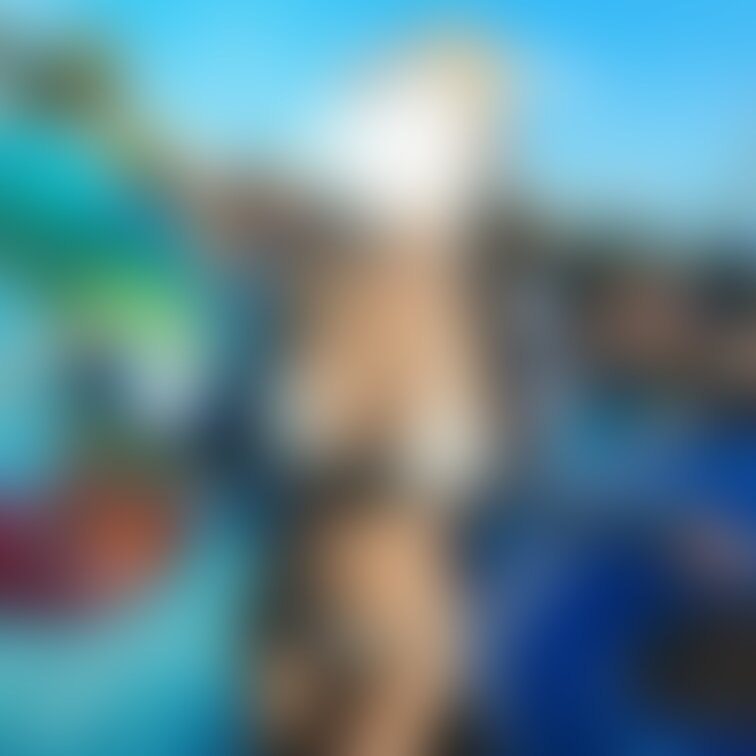 夏の思い出🩵
白いビキニでプールへ行ったよん☺️✨
開放的な気分になってドキドキしながらポロンしちゃった🙈💕💕💕