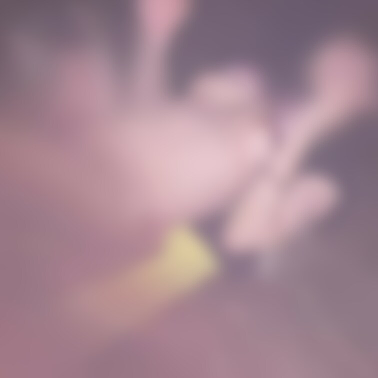 チンポを舐めるのが大好きな妻ですが、においを嗅ぐのも大好き。玉裏のニオイも嗅ぎながら楽しんでます。
#人妻
#NTR