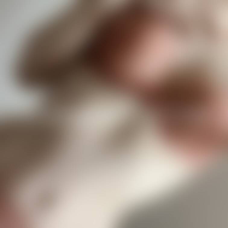 きのう投稿したお写真はおへそ写ってなかったから、きょうはおへそフェチさんに届け🎁