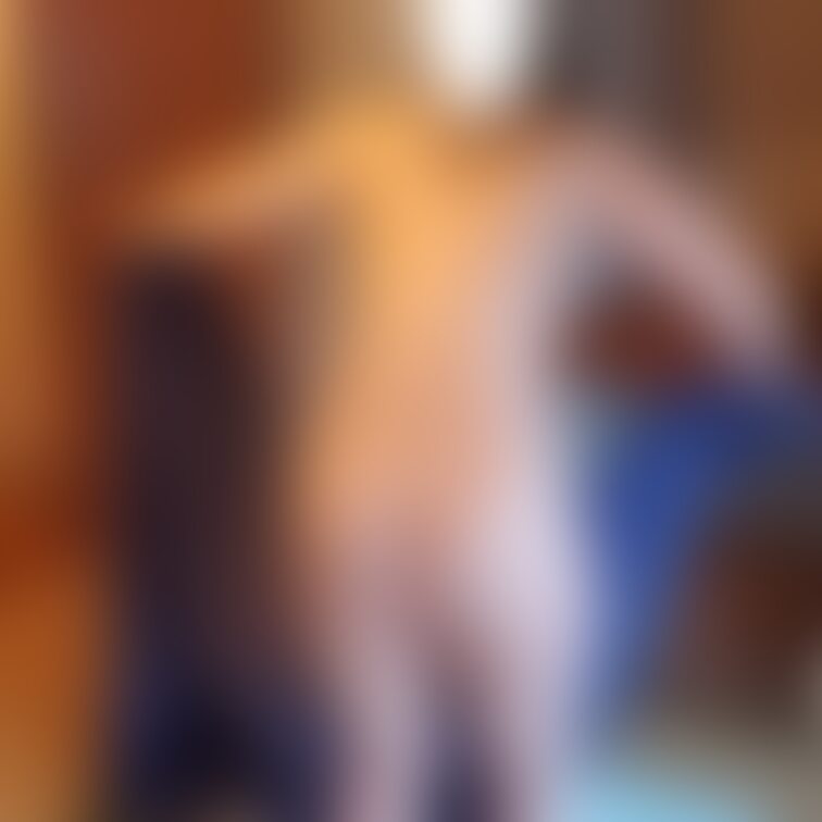弥生さんの、以前全裸オフ会をしていた会場でのショット。今後もこのスタジオを使えることになりました。
セクシーアイド