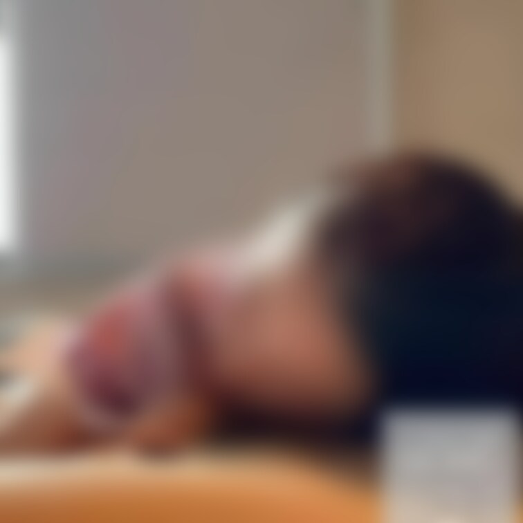 肉便器妻YuYuがデカマラ他人棒をしゃぶってると、このデカマラに後で何されるか期待して、超笑顔でしゃぶるショート動画です