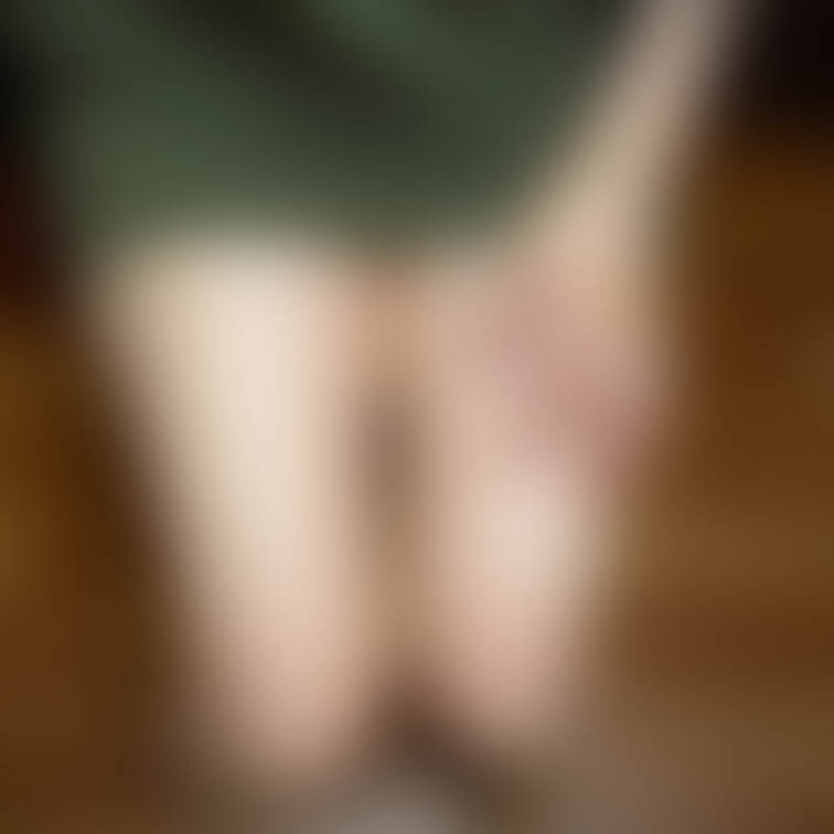 【極薄光沢ストッキングノーパン直穿き】
お試しプラン限定（もっと応援プランでは、妻の顔にはマスク越しの視線あり）
画