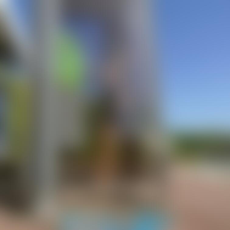 下着姿で電話しちゃってます？
エッチな会話をしてるのかな？