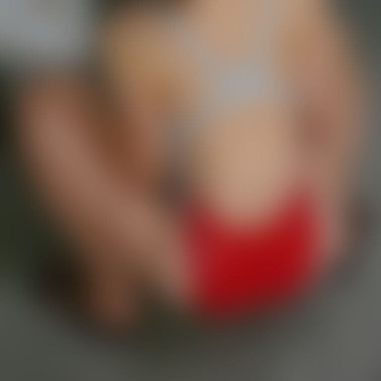 赤いハイレグ競泳水着で野外撮影してきました。その４

肌に張り付くようなキツイ着心地の競泳水着を着るだけでMっ気のあ