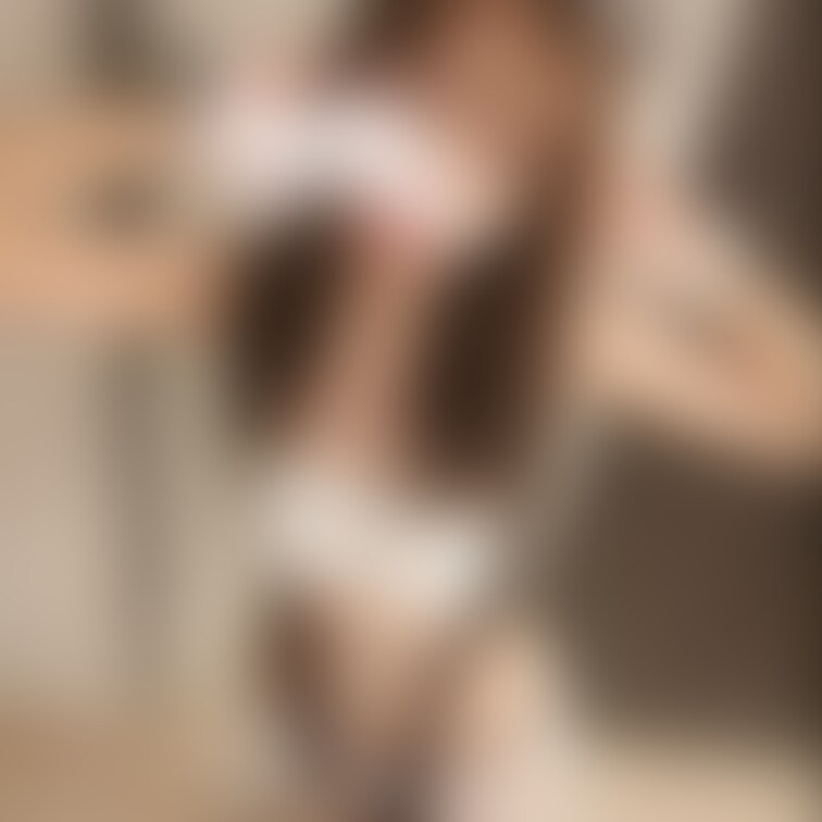 ファンの方に買っていただいた衣装です😍
メイド風下着？という感じでめっちゃかわいいです😆
そしてパンツはヒモで、さら