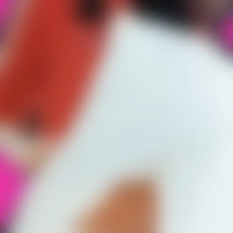 美女の風チラ
白いパンティまぶしい