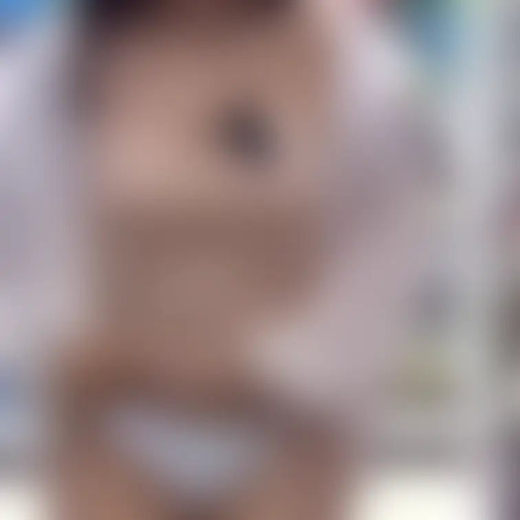 パンティを見せてくれる美人お姉さん
白パンティが見れます
