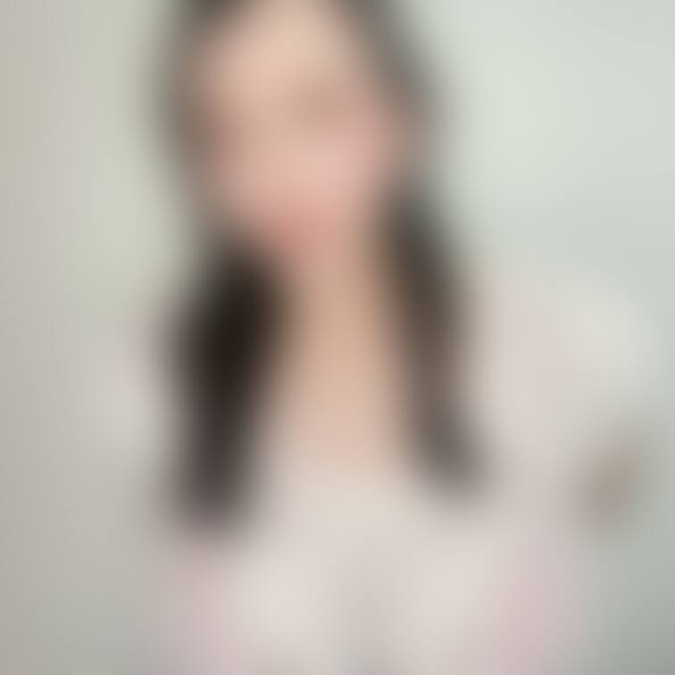 いつもと何か違うの気がつくかな？💓
実はすっぴん状態で撮って、アプリでお化粧加工してみました💕
普段使わないチークだ