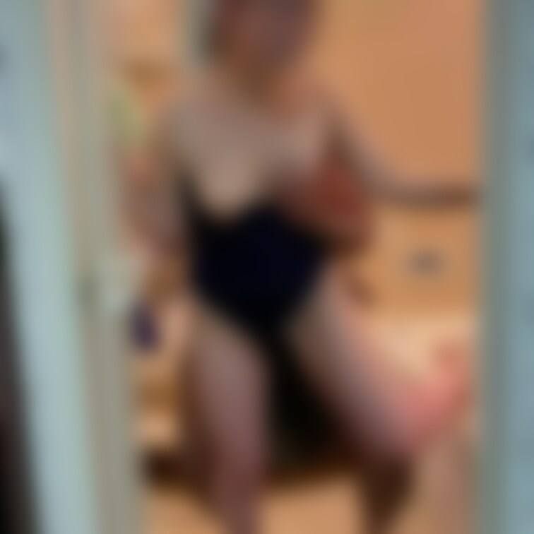 ゆうの会はコスプレを持ってきてくれた人が生着替えできる特典があります。この日は我慢できなくなってそのまま挿入されて連結状