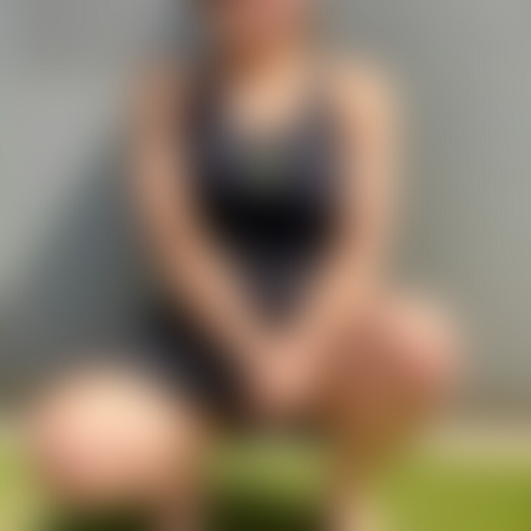 更衣室でパンツを盗まれちゃった女の子
仕方なくノーパンで過ごすも大ピンチだね(/ω＼)