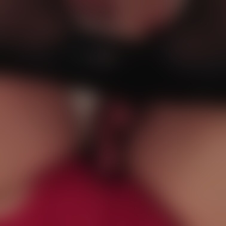 男性がパンストに手をかけ
脱がそうとする！
弄られる度に脚が開いていく♥️