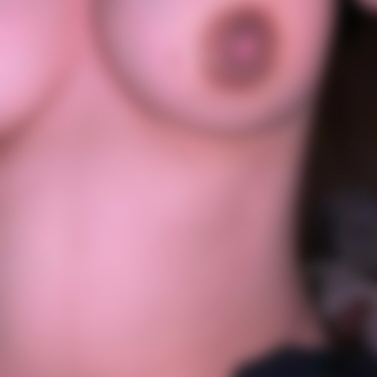 久しぶりの騎乗位でのSEXです。
出産した後なので胸がパンパンになってます。