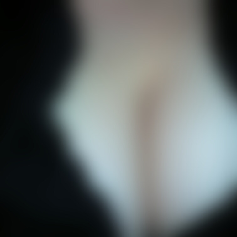 HカップのＭ寄りで尽くすのが好きなデブです。ぽっちゃりを超えたデブですが、見てもらえたら嬉しいです。
顔バレは無理なの
