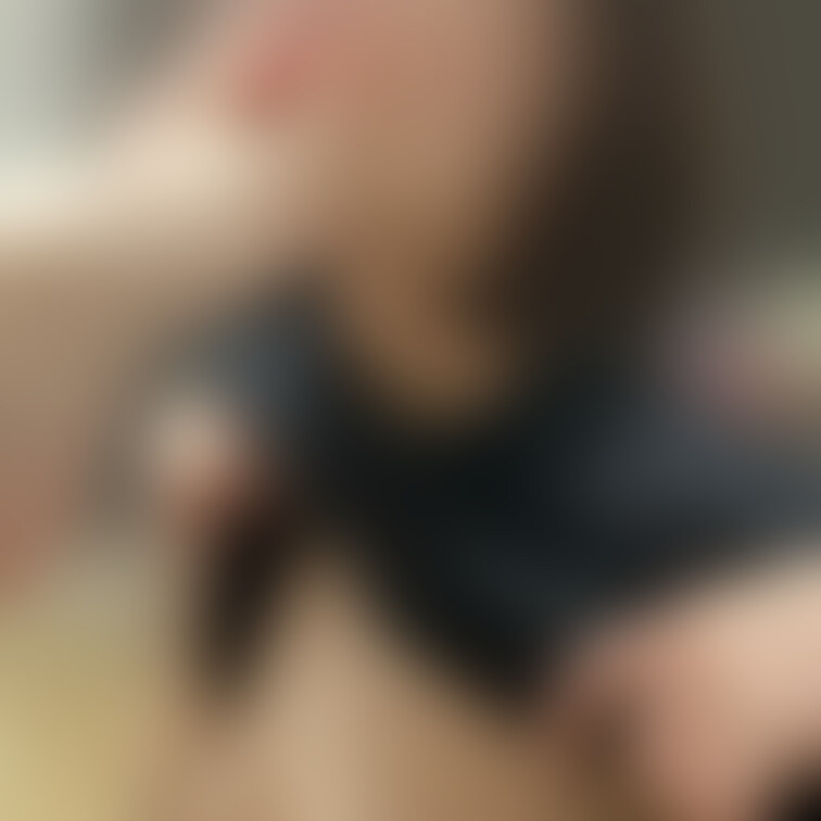 おちんぽ恵んで頂く為なら初めて会った人にでも足舐めちん媚びしちゃうばかな肉便器です😖🧡

💋私と直接連絡先を交換して