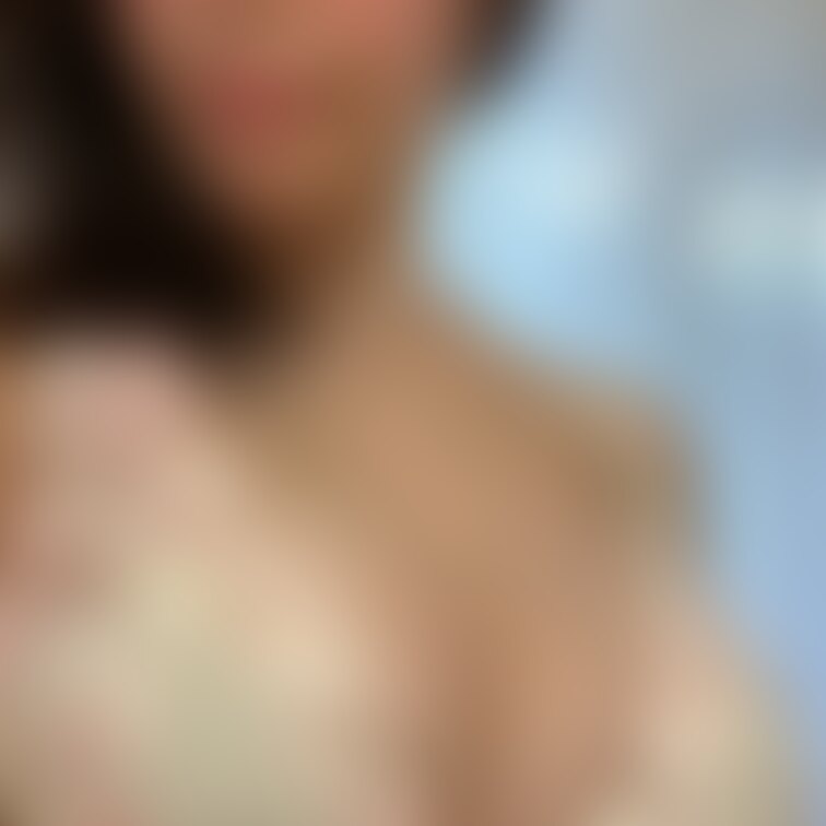 今月の🌹4本プラン限定♡

完全顔出し激レア画像💗