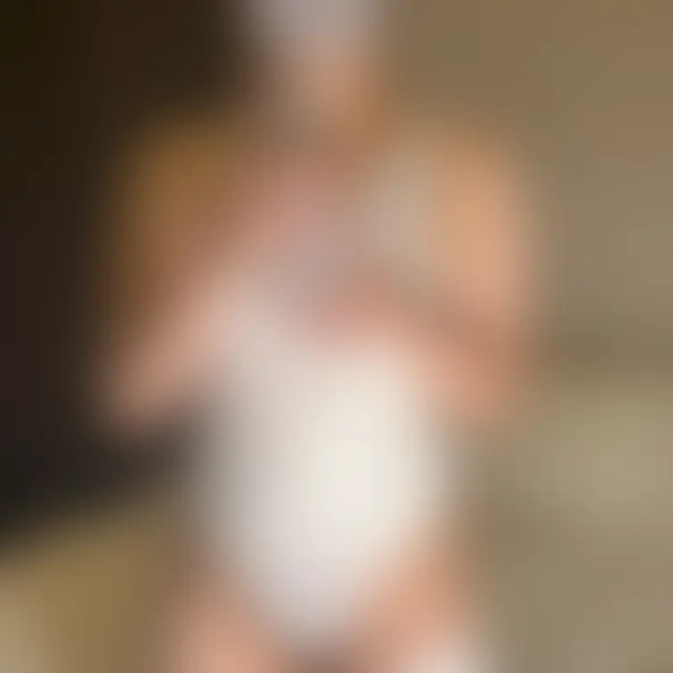 全身オイルまみれでアナル見せつけ動画♡
動画本編の切り抜きになります。
本編は顔出しになってます♡