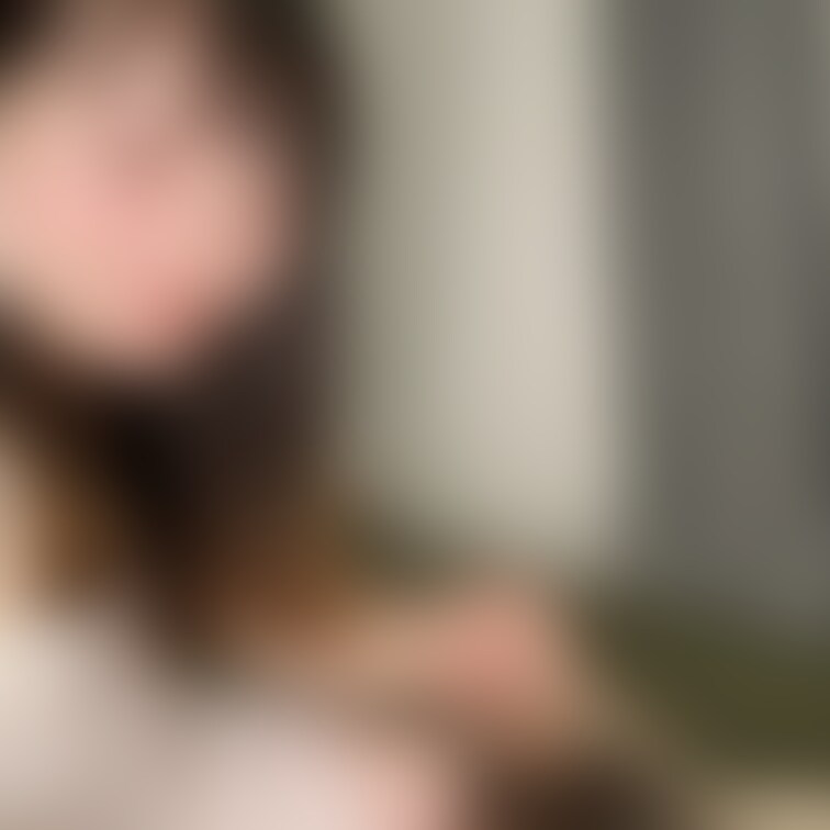 17センチスジ筋巨根さんを
ねっとりフェラ＆兜合わせ＆亀頭責め🥰
大きいと舐めごたえあるから嬉しそう…🫣
そろそろ