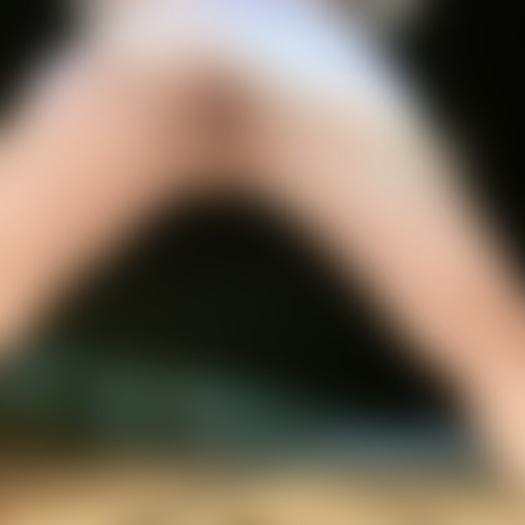 おしっこしてたら、垂れてきた🥺🥺💕丸見えとスケスケチラ見えおまんまんどっちが好きですか？🥺🥺🥸



痴女くまり