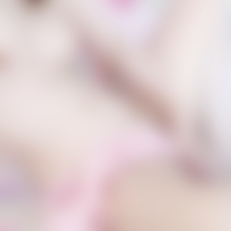 下のおけけがちょっぴり見えてるの
気付いてくれたかな☺

いつもはツルツルのパイパンだから
おけけはとっても貴重