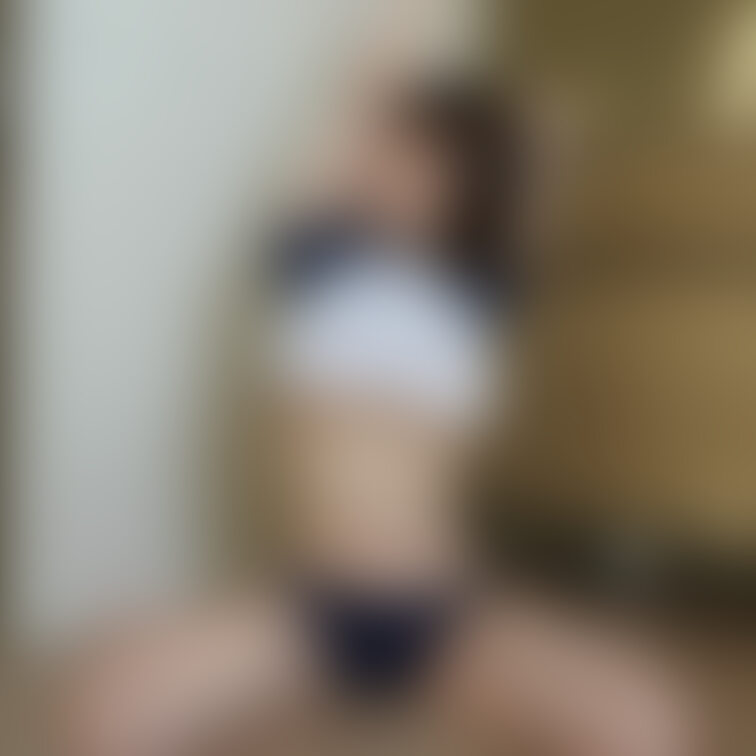 おうち体育🧘‍♀️♩
体育の授業、揺れて目立つからいつも恥ずかしかった😌笑