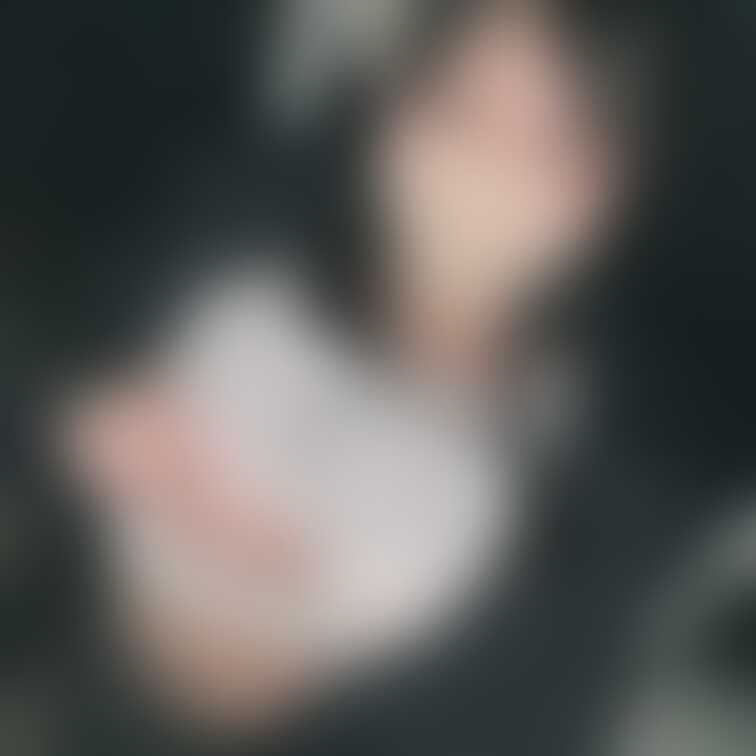お外で乳首出しちゃった😖