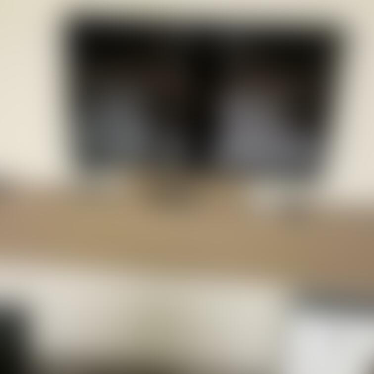 出張先のホテルで🤍(テレビ映り込み全裸
