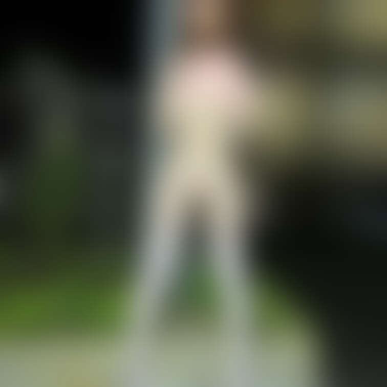 
Xにアップした投稿の完全顔出しスタンプ無しバージョンです😖❤️裸エプロンで露出お散歩❤️これ乳首こすれてきもちぃよぉ