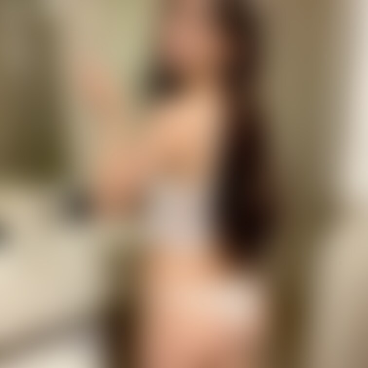 「鏡美人No1」よりインフォメーションの「桜田リシャーサちゃん」のお着替えをご覧いただきます。
「化粧落とすから向こう