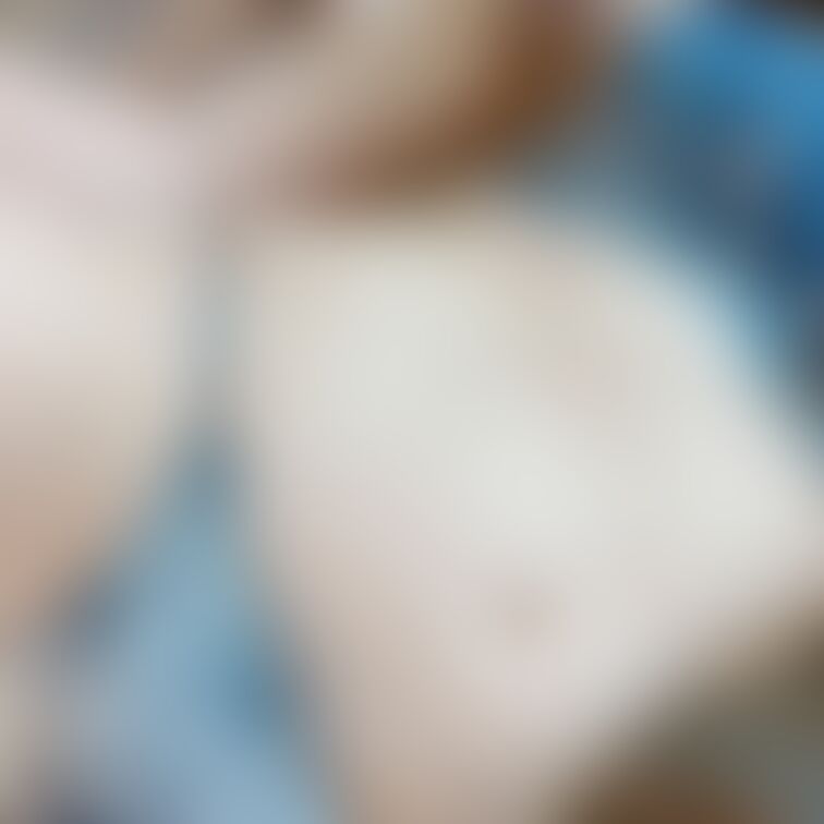 ほっそい紐で華奢なぱんつ🤭💞

