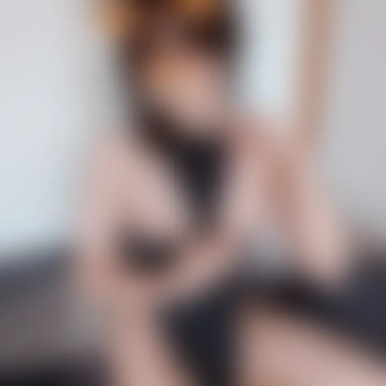 よこからおっぱい＆後ろから、、＆Tバックはみ出ちゃう🌟

セミってもう全員お眠りになったのかな？？🦊
