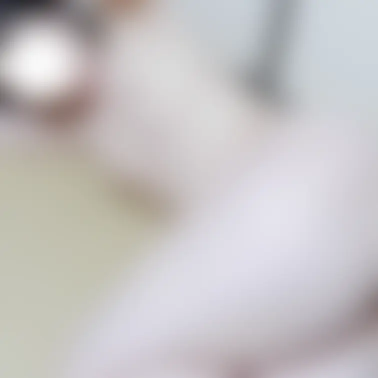 弥生の全裸パーティー兼公開撮影での一コマ。参加者達の前でセクシーグラビア撮影しました。けっこう色っぽいポーズもとってくれ
