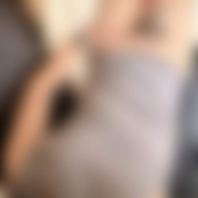 貞操具のまま乳首触ってる
