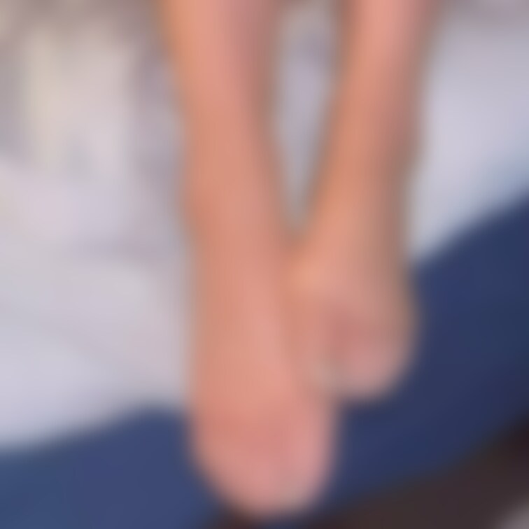 パンチラからスト足を楽しんでます🥰