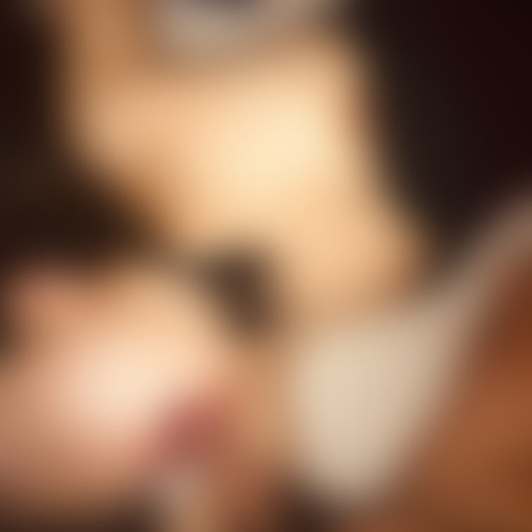 乳首見せ
このまま口に出したいですが妻をセックスで満足させるために口には出せません💦