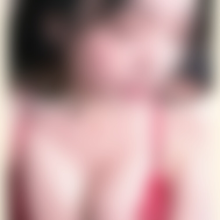 以前撮った妻の写真です。

まだこの頃は私だけの妻だっはずなのに。