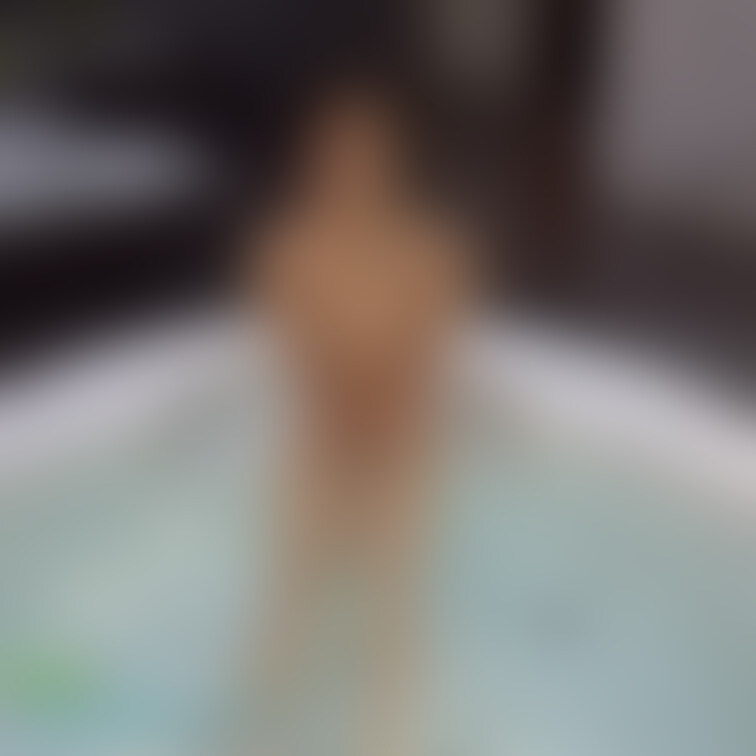 こちらはTwitterで撮影の応募が来たお○○○さん
先ずはお風呂とお着替え写真
この後中出し性行為しましたので編集