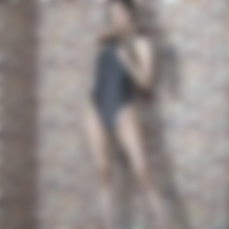 金曜日は動画の日！
脚が美しく、ハイレグが映えるモデルさんです。