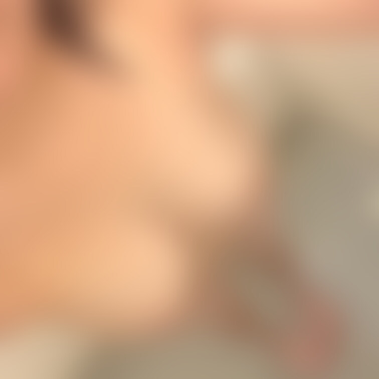 上からおっぱい