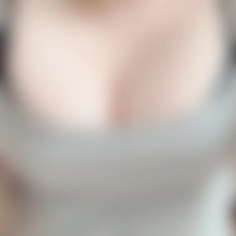 ブラの上からと下から…
どっちからのおっぱいが好きですか?❤️