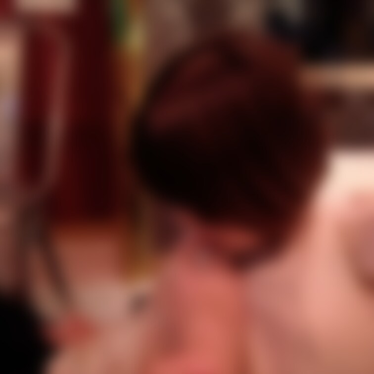 32歳シングルマザーがパパではないご主人様の足を綺麗に舐める。
ちなみに○○○は元旦那さんに預けて、ママはラブホにいく