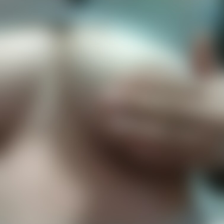 手ブラ