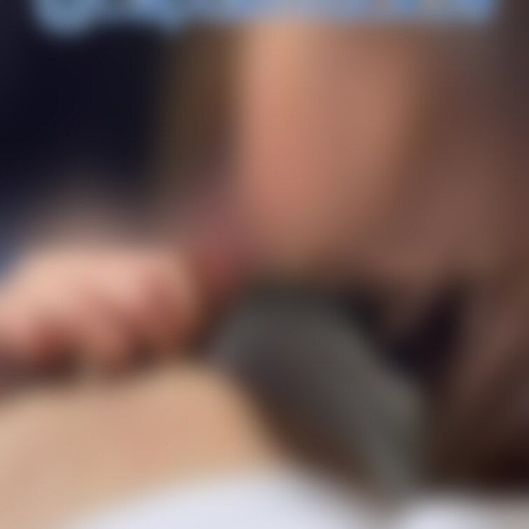 ３分なめなめ動画です。音、手付きがエロいです、、。久々にがっつり舐めてもらおうと思ったらカメラ目線で皆様を誘っております