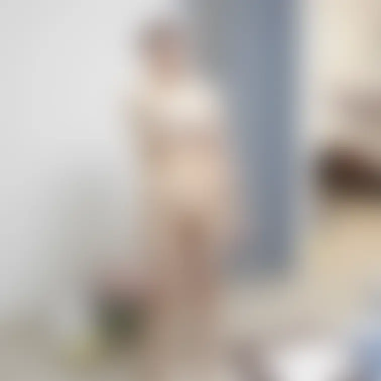 りこの豪邸全裸パーティーでの一コマ。体感ゲーム対決の様子です。手前に参加男性の手が写ってますね。

美乳の女友達ヌー