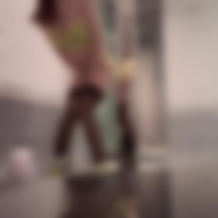 ガラスにディルドくっつけて立ちバックオナニー
２回目 前アングル♡

動画撮って見返してるから
自分でどう動いて